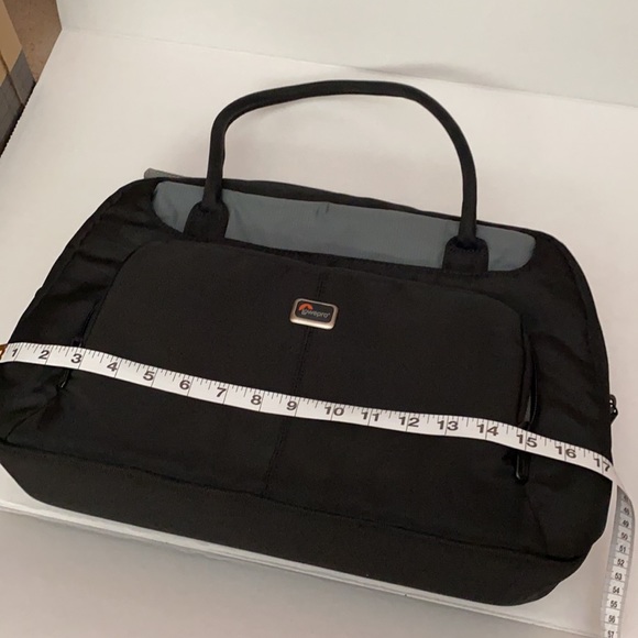 Lowepro laptop bag. - Picture 7 of 8